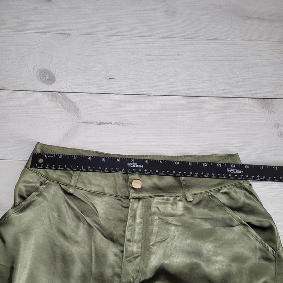 NWT Guess Cargo Satin Pants Olive Green Wide Leg. - Picture 7 of 8